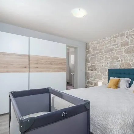 Rent this 6 bed house on 52463 Višnjan