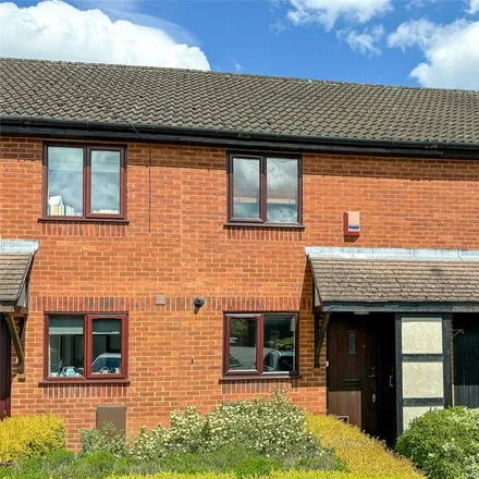 Rent this 2 bed townhouse on Darlington Close in Chesham Bois, HP6 5AD