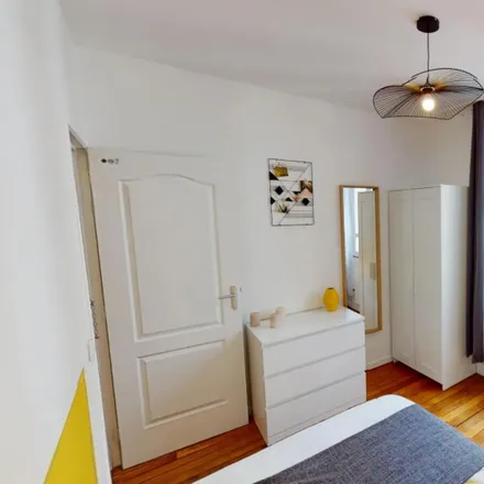Rent this 5 bed room on 53 Rue Le Marois in 75016 Paris, France