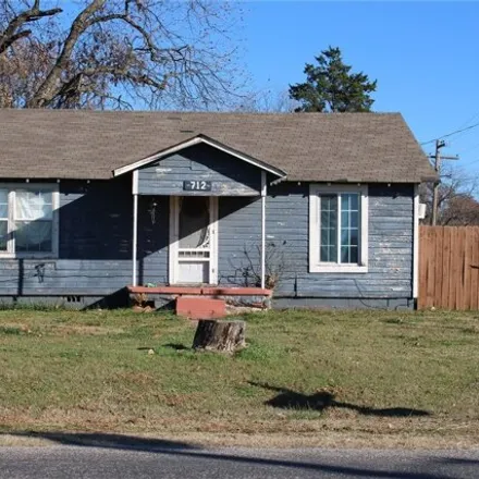 Image 1 - 884 Texas Avenue, Comanche, Stephens County, OK 73529, USA - House for sale