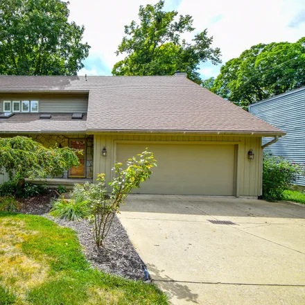 Buy this 2 bed house on 2030 Settlers Trail in Vandalia, OH 45377