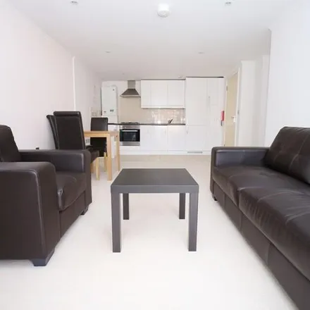 Image 2 - 14 Sinclair Road, London, W14 0NH, United Kingdom - Apartment for rent