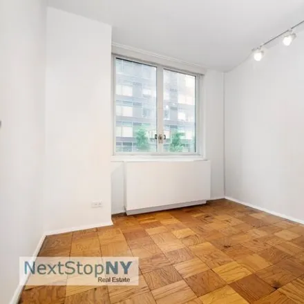 Image 5 - The Brevard, 245 East 54th Street, New York, NY 10022, USA - Apartment for rent