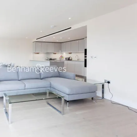 Rent this 3 bed room on Argent House in Boulevard Drive, London