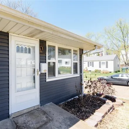 Buy this 3 bed house on 5596 Connecticut Street in Clifton Heights, St. Louis