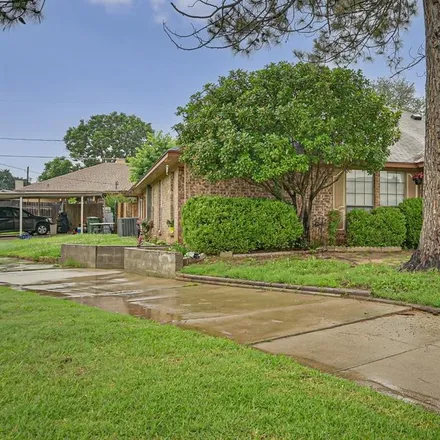 Buy this 3 bed house on 5726 Red Cactus Court in Arlington, TX 76017