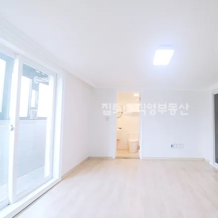 Rent this studio apartment on 서울특별시 강남구 논현동 189-13