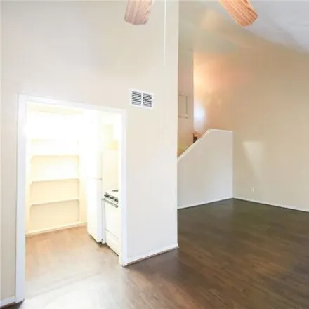 Image 2 - 9415 Hollock Street, East Haven, Houston, TX 77075, USA - Apartment for rent
