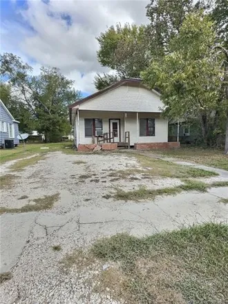 Buy this 2 bed house on 576 West Lincoln Street in Sulphur, LA 70663
