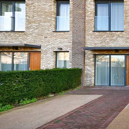 Image 7 - Halton Court, Handley Drive, London, SE3 9ET, United Kingdom - Apartment for rent
