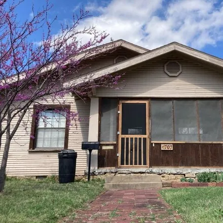 Buy this 2 bed house on 757 East 15th Street in Okmulgee, OK 74447