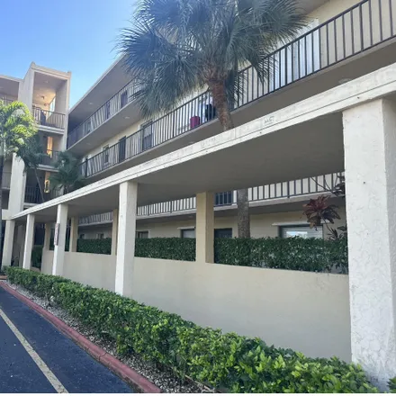 Buy this 1 bed condo on 815 Dixie Highway in Lantana, FL 33462