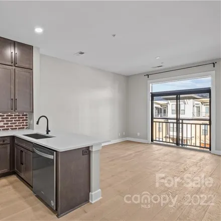 Buy this 1 bed condo on 3279 Noda Boulevard in Charlotte, NC 28205