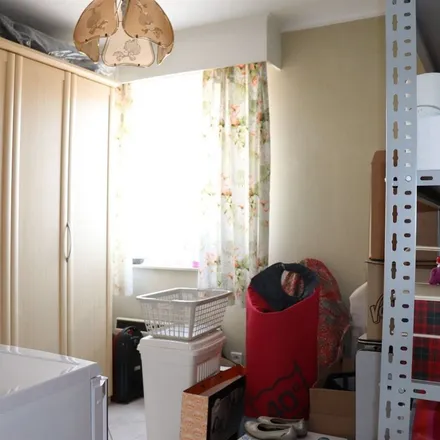 Rent this 3 bed apartment on Crelan in Felix Beernaertsplein 28, 9230 Wetteren