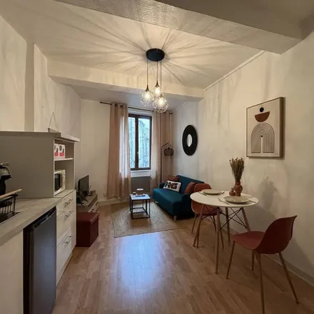 Image 2 - 13 Rue Faujas Saint-Fond, 26200 Montélimar, France - Apartment for rent