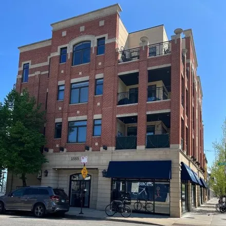 Buy this 3 bed condo on 1555-1559 West Montana Street in Chicago, IL 60614