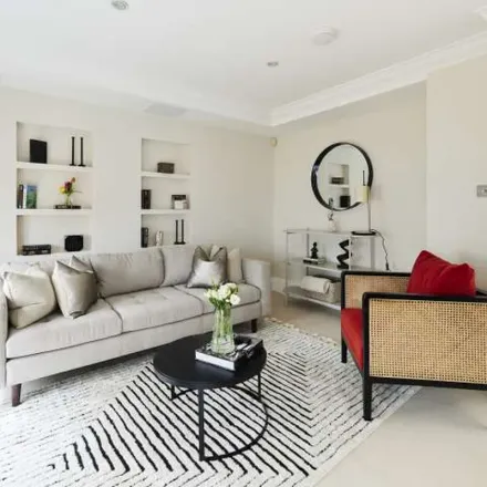 Rent this 3 bed apartment on 86 Queen's Gate in London, SW7 5JU