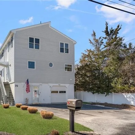 Rent this 3 bed house on 66 Point Avenue in Warwick, RI 02889