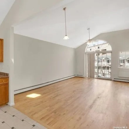 Image 9 - 65-86 Terrace Court, New York, NY 11379, USA - Duplex for sale