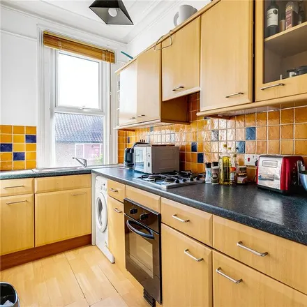 Image 2 - Hemberton Road, Stockwell Park, London, SW9 9LE, United Kingdom - Townhouse for rent
