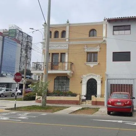 Buy this 8 bed house on Centro médico antroposofico in Calle Las Palmeras 2672, San Isidro
