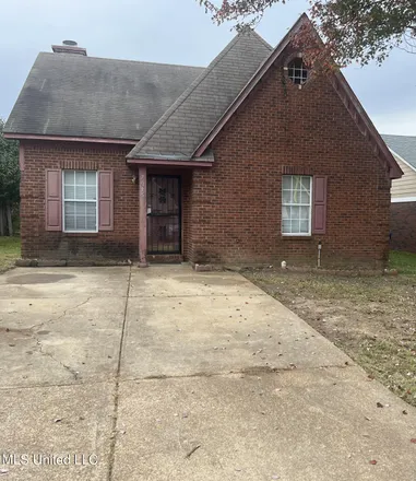 Buy this 2 bed house on 7013 Hampton Drive in Horn Lake, MS 38637