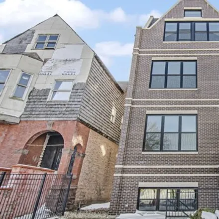 Rent this 3 bed condo on 4366 South Oakenwald Avenue in Chicago, IL 60653