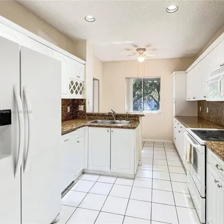 Image 7 - 16354 Malibu Drive, Weston, FL 33326, USA - Townhouse for sale