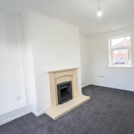 Image 2 - Lilac Square, Bournmoor, DH4 6EQ, United Kingdom - Townhouse for rent