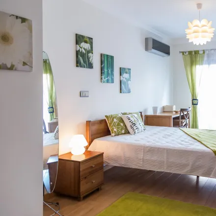 Rent this 2 bed room on Rua do Forte de Santa Apolónia 20 in 1900-046 Lisbon, Portugal