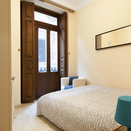 Rent this 8 bed apartment on Montmarte in Carrer de Sant Martí, 46001 Valencia