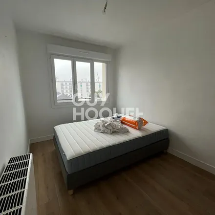 Rent this 3 bed apartment on Université de Bretagne-Occidentale - Campus du Bouguen in Rue de Kergoat, 29200 Brest
