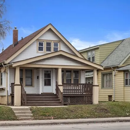 Image 2 - 3749 North 27th Street, Milwaukee, WI 53216, USA - House for sale