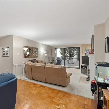 Image 3 - 4424 Moorpark Street, Los Angeles, CA 13359, USA - Condo for sale