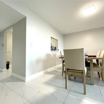 Image 3 - 2842 Somerset Drive, Lauderdale Lakes, FL 33311, USA - Condo for sale