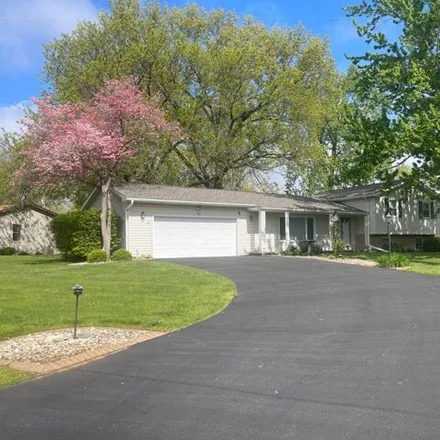 Buy this studio house on 19 Arabian Trail in Springfield, IL 62702