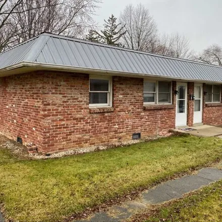 Rent this 2 bed house on 886 South Cherry Street in Hartford City, IN 47348