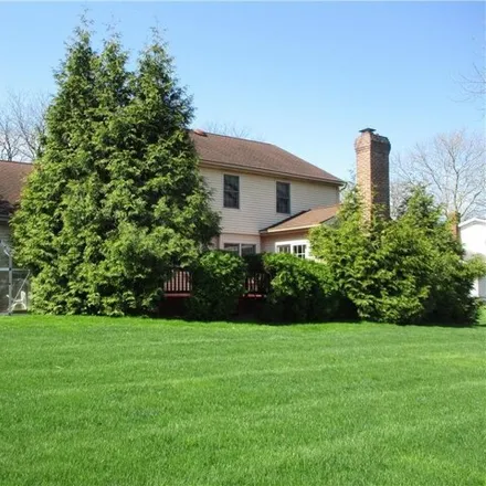 Image 2 - 1529 Magnolia Drive, Upper Macungie Township, PA 18069, USA - House for sale