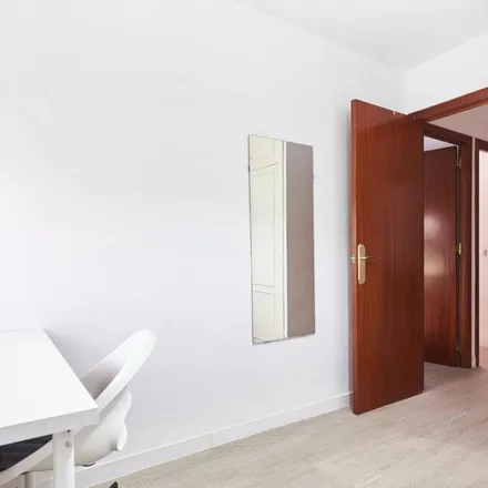 Image 8 - Calle Porvenir, 41005 Seville, Spain - Apartment for rent