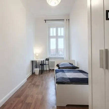 Rent this 8 bed room on Hohenzollerndamm 63 in 14199 Berlin, Germany