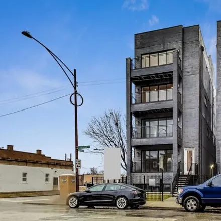 Buy this 3 bed condo on 5523 South Indiana Avenue in Chicago, IL 60621