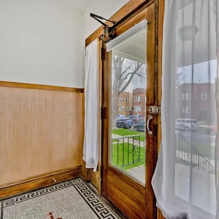 Image 2 - 3024 North Davlin Court, Chicago, IL 60618, USA - House for sale