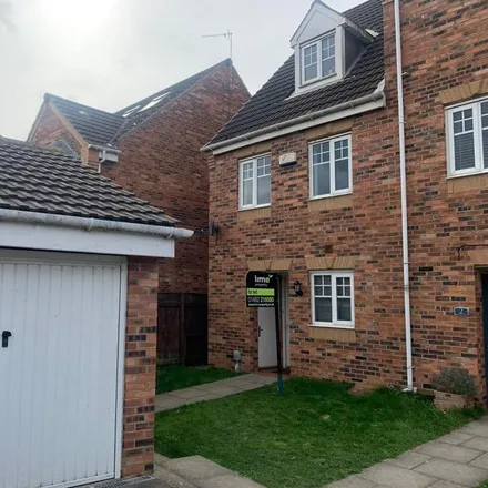 Rent this 3 bed townhouse on Barnes Road in Hull, HU7 3GA