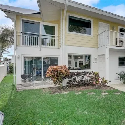 Buy this 2 bed condo on 1041 Inlet Circle in Venice, FL 34285