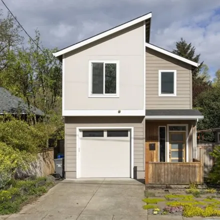 Buy this 4 bed house on 5122 Southeast 87th Avenue in Portland, OR 97266