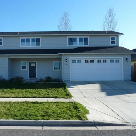 Buy this 3 bed house on Westwood Drive in Medford, OR 97501