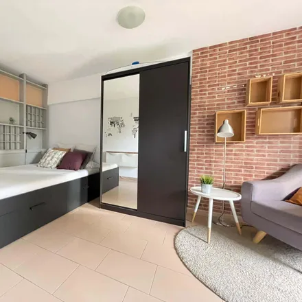 Rent this 4 bed room on Carrer de Wellington in 70, 08005 Barcelona