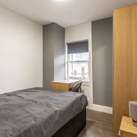 Rent this 7 bed room on 69 Nicolson Street in City of Edinburgh, EH8 9BZ