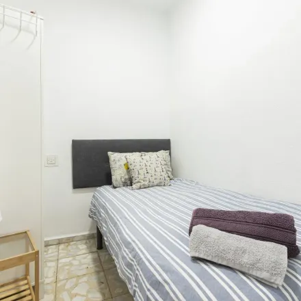 Image 3 - Calle de Moratín, 24, 28014 Madrid, Spain - Apartment for rent