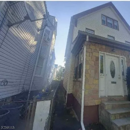 Image 2 - 250 Halsted Street, East Orange, NJ 07018, USA - House for sale